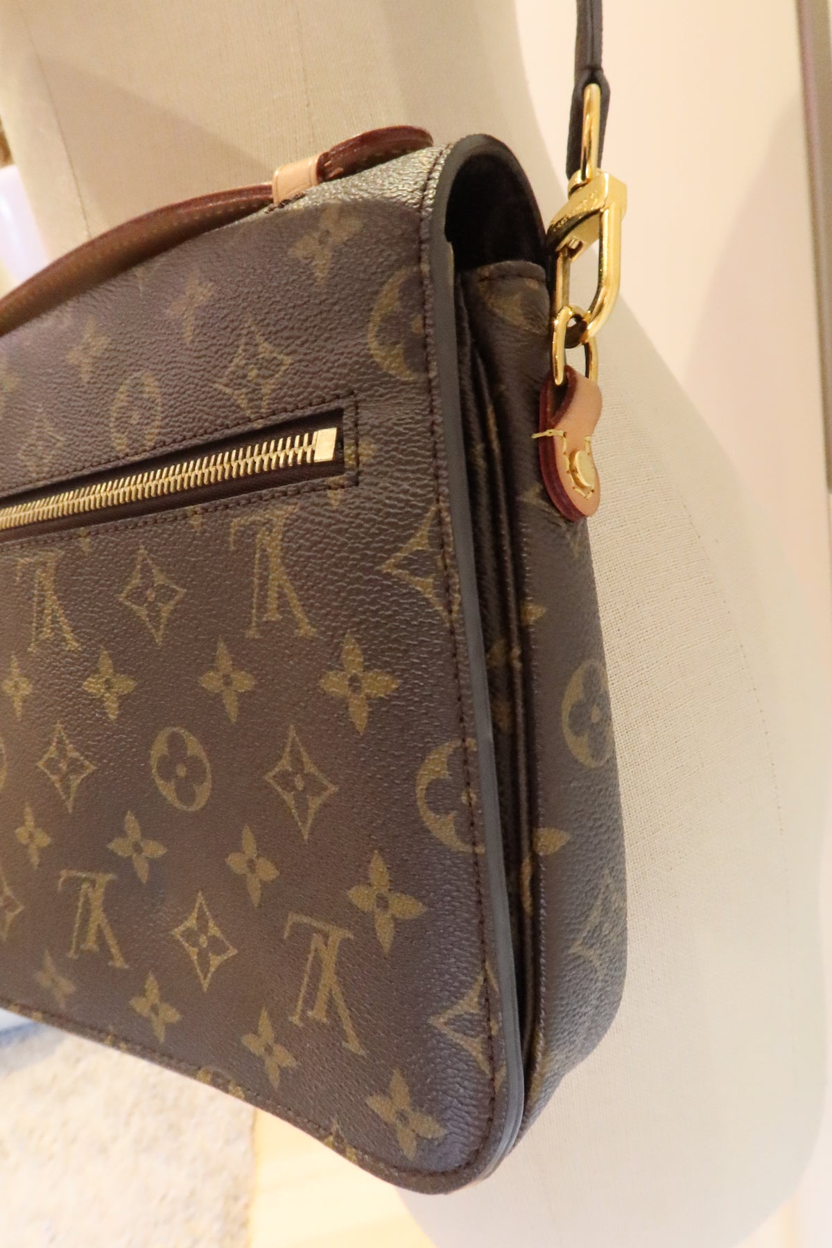 Louis Vuitton Pochette Metis Bag