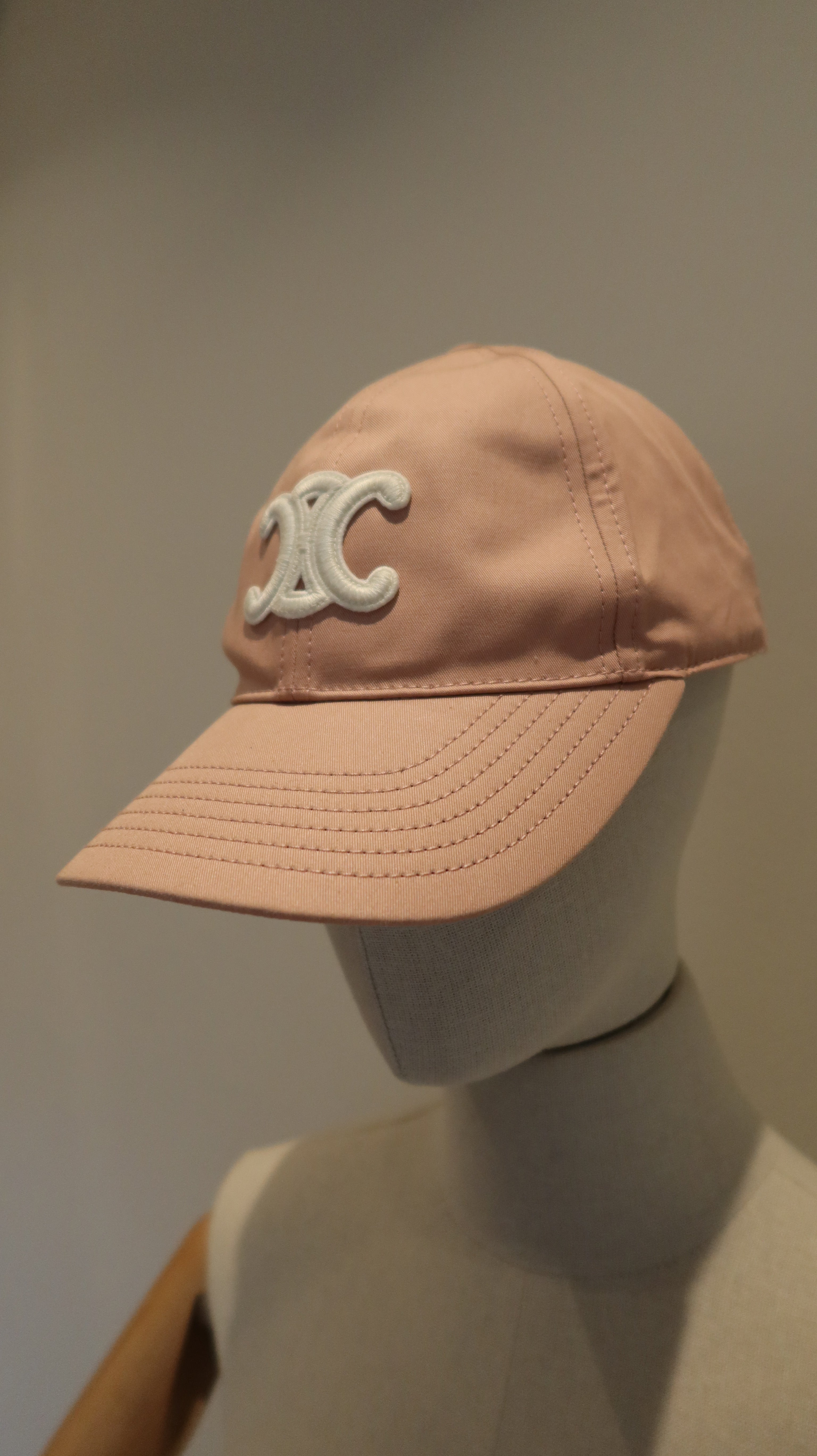 CELINE Triomphe Cap (S)