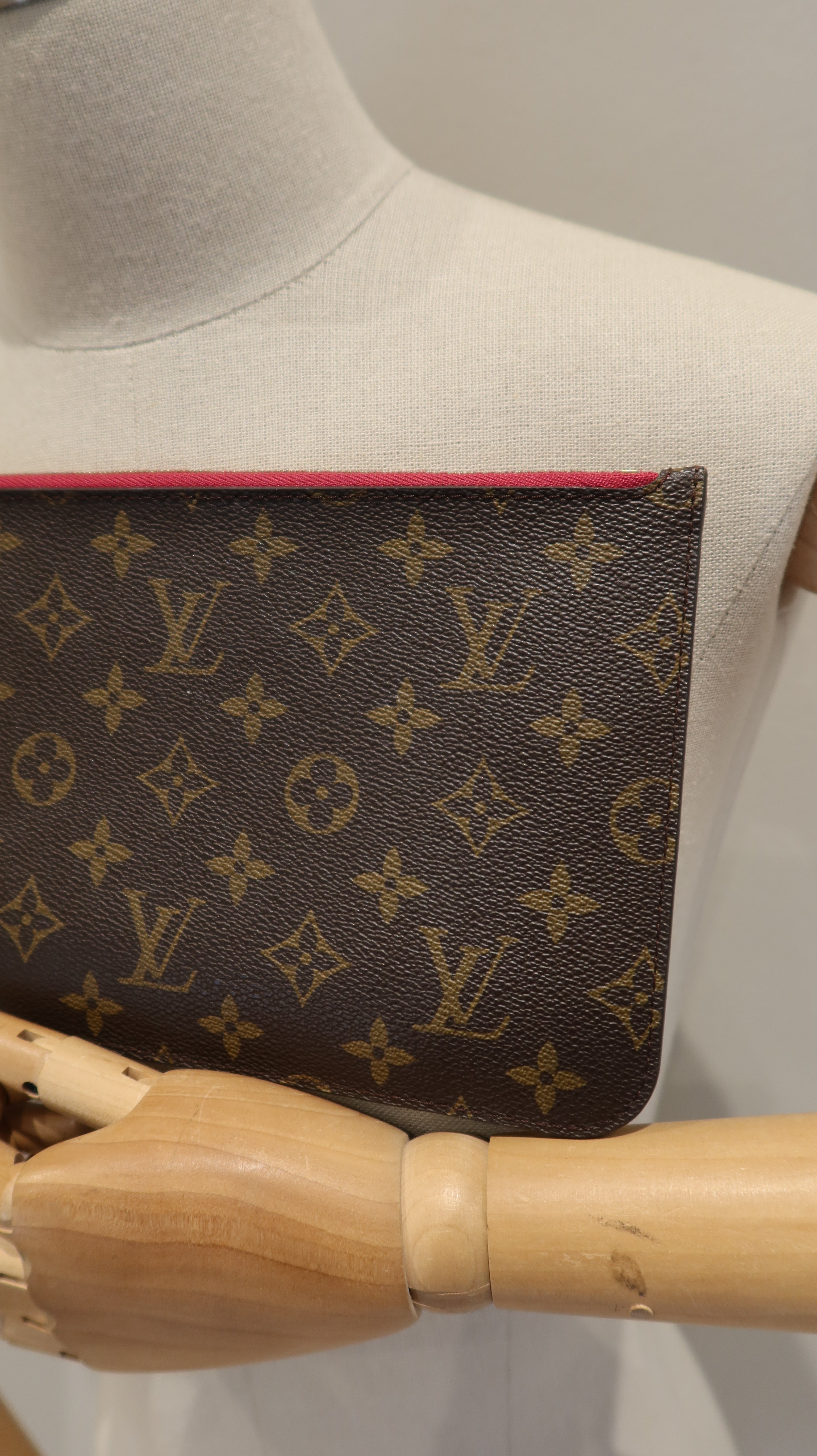 Louis Vuitton Neverfull Pochette