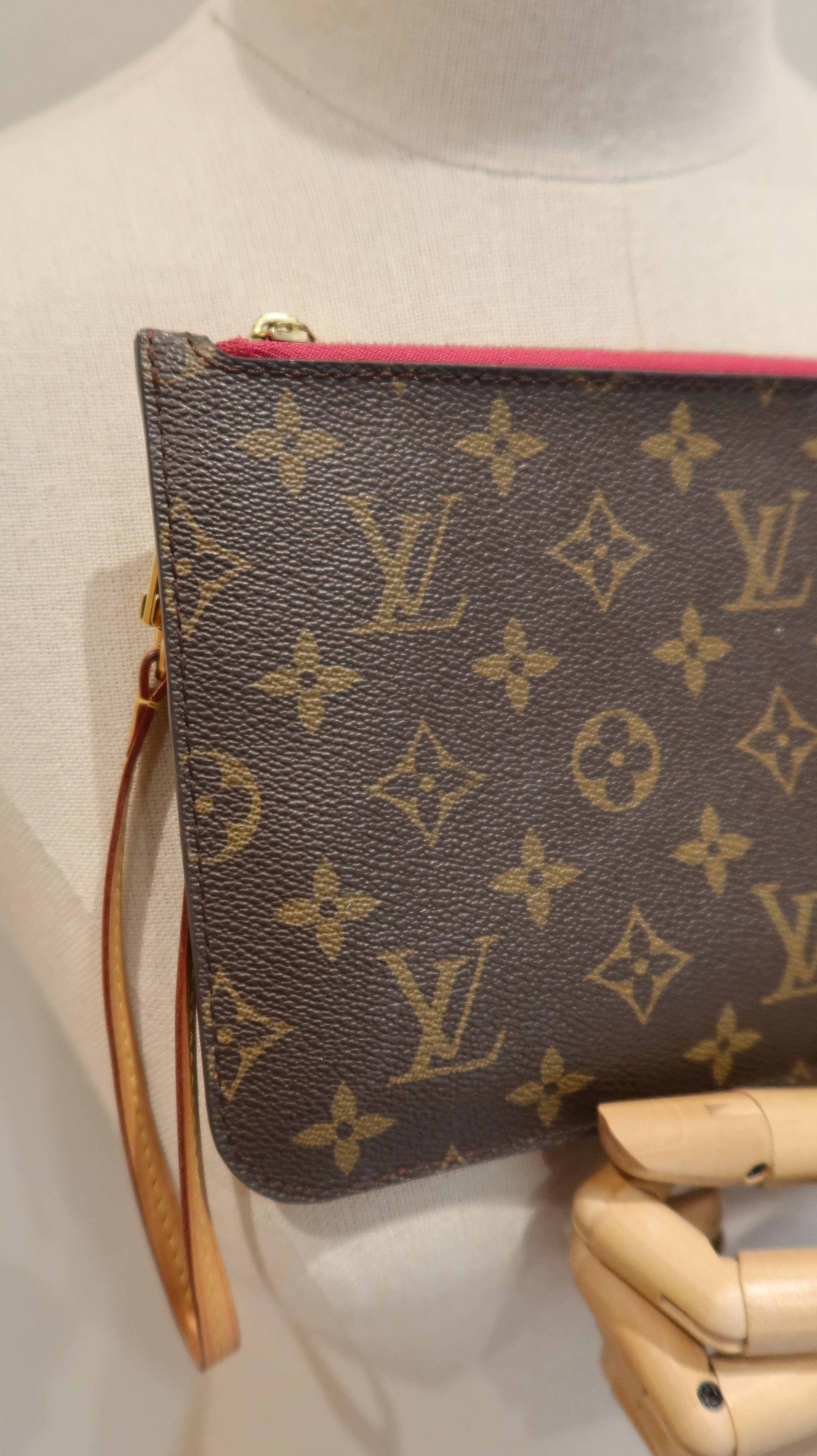 Louis Vuitton Neverfull Pochette