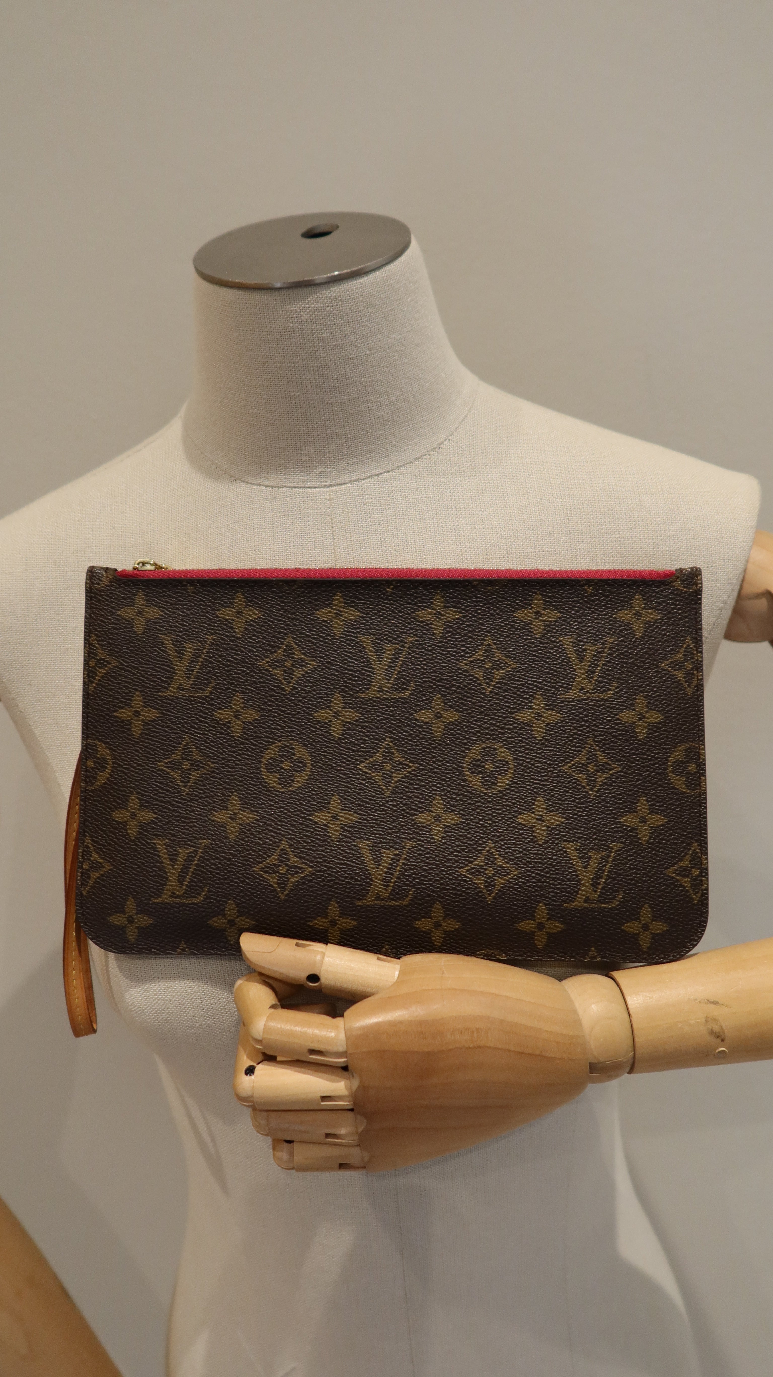 Louis Vuitton Neverfull Pochette
