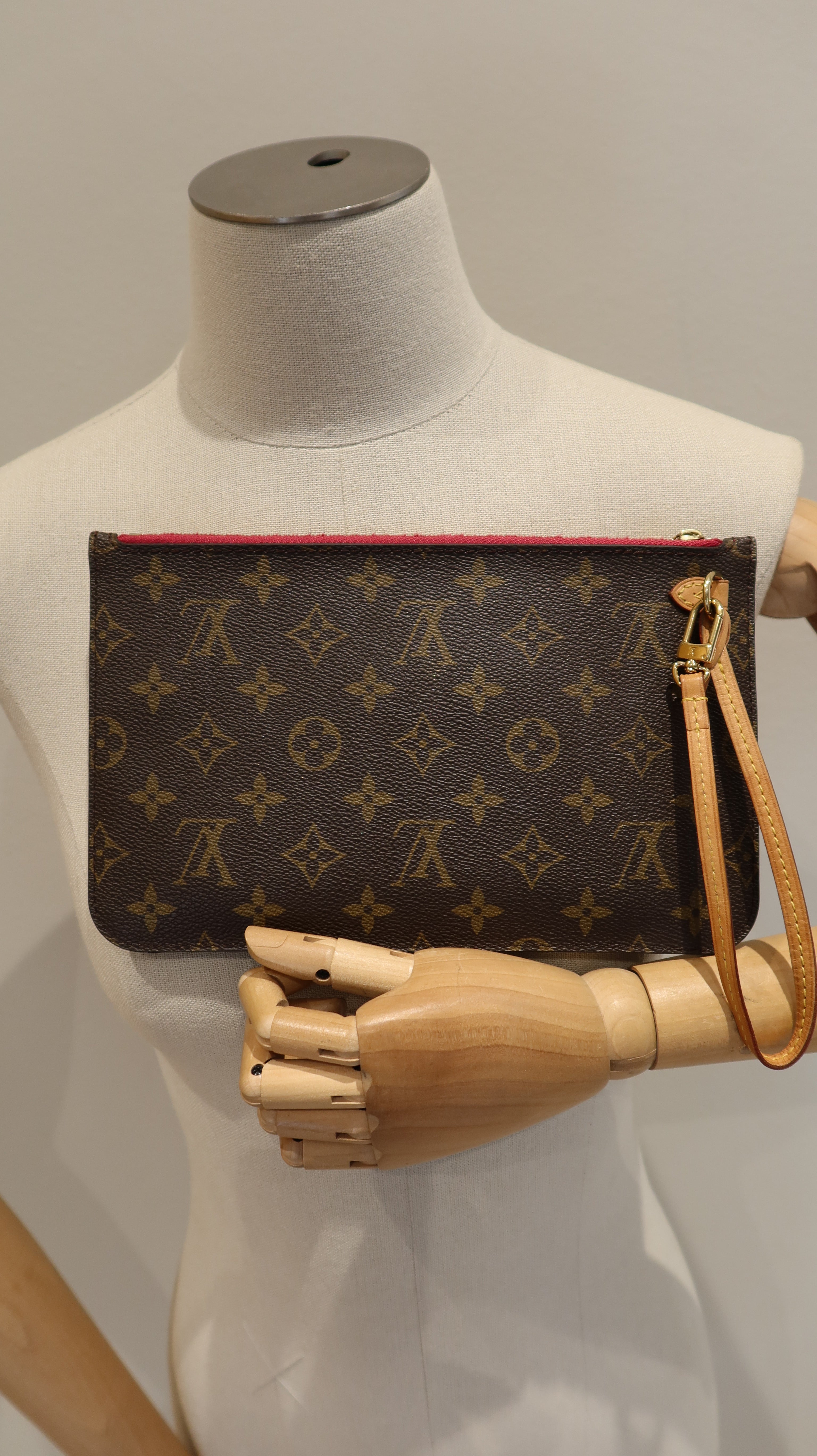 Louis Vuitton Neverfull Pochette
