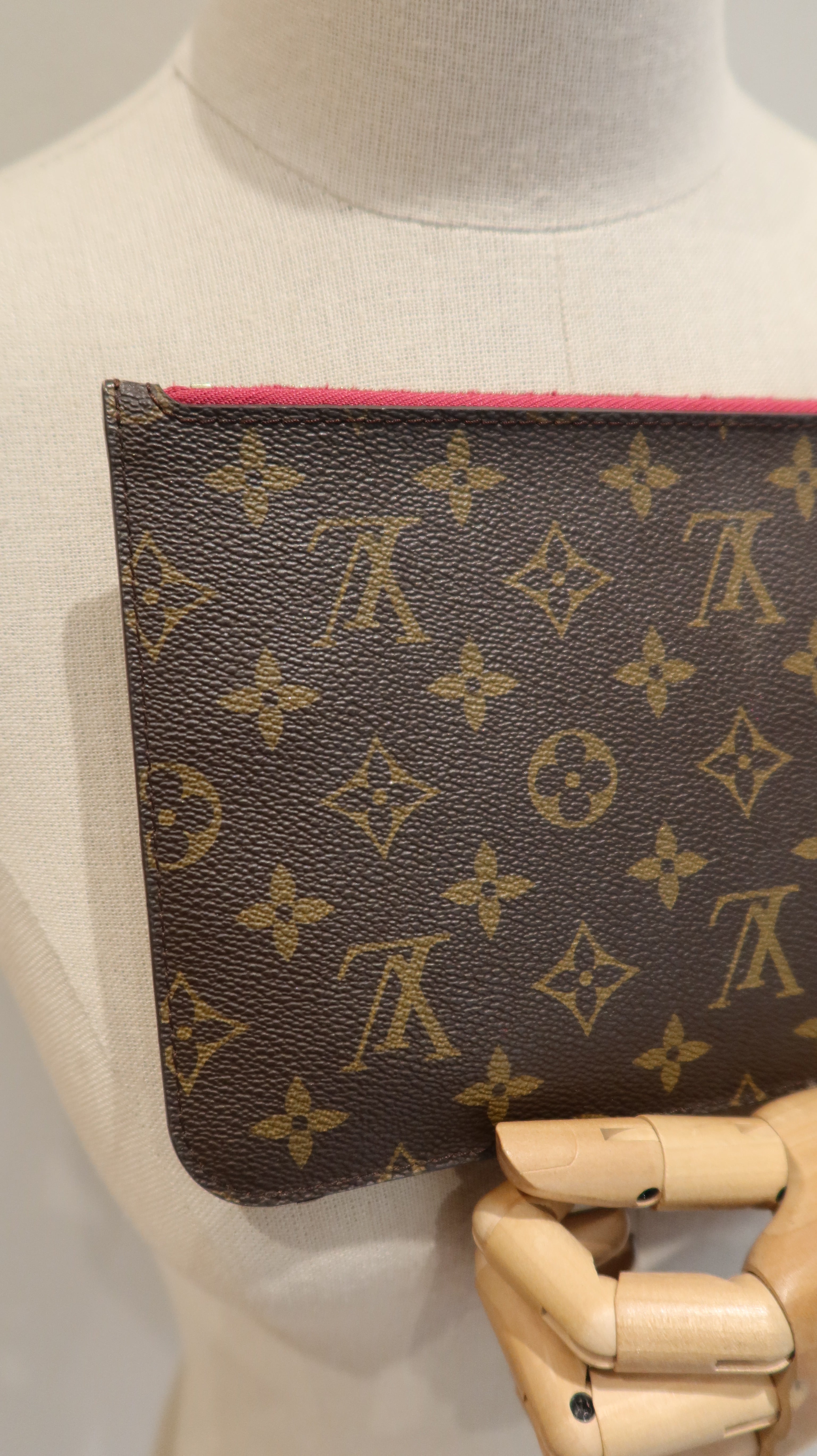 Louis Vuitton Neverfull Pochette