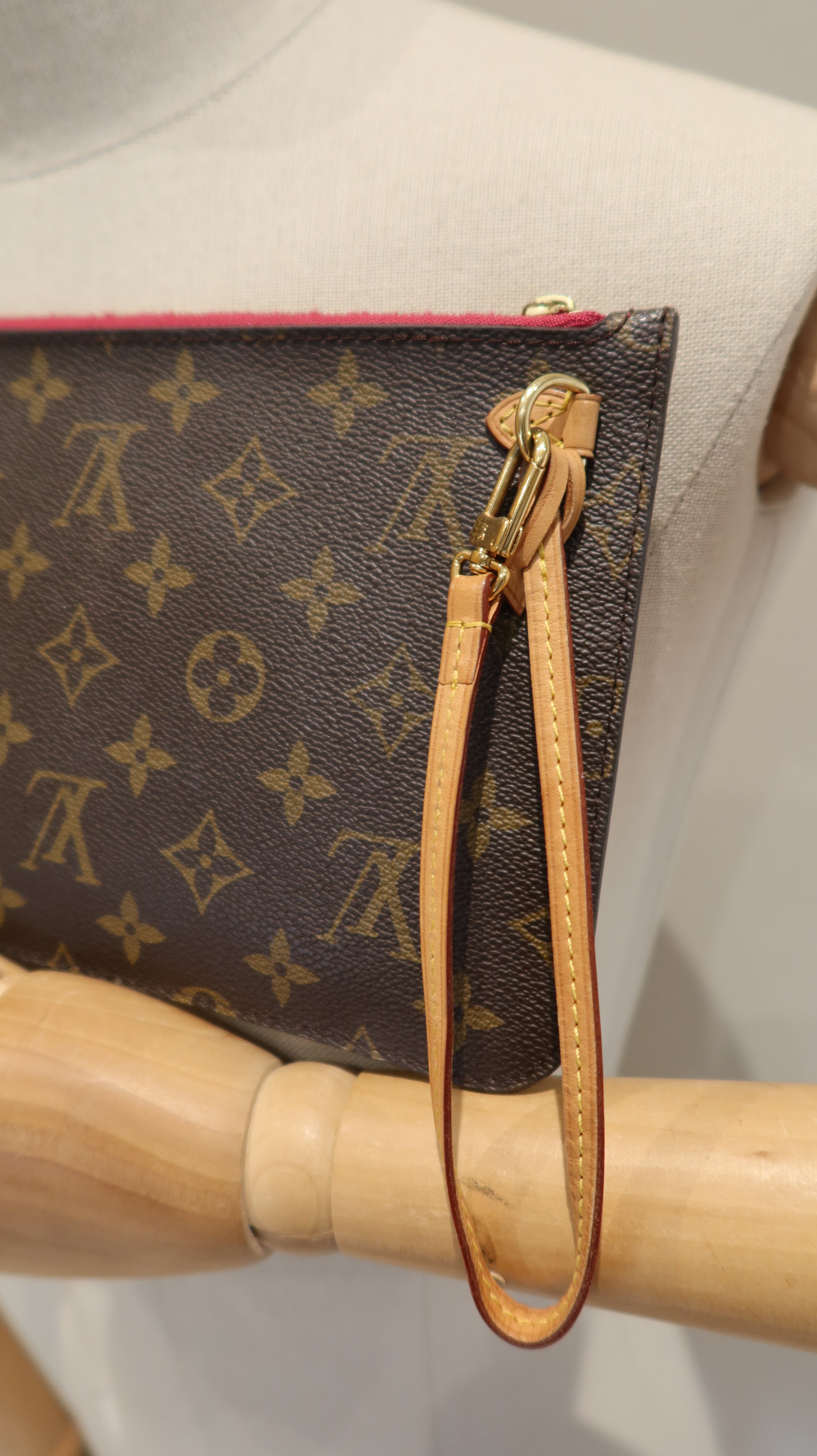 Louis Vuitton Neverfull Pochette