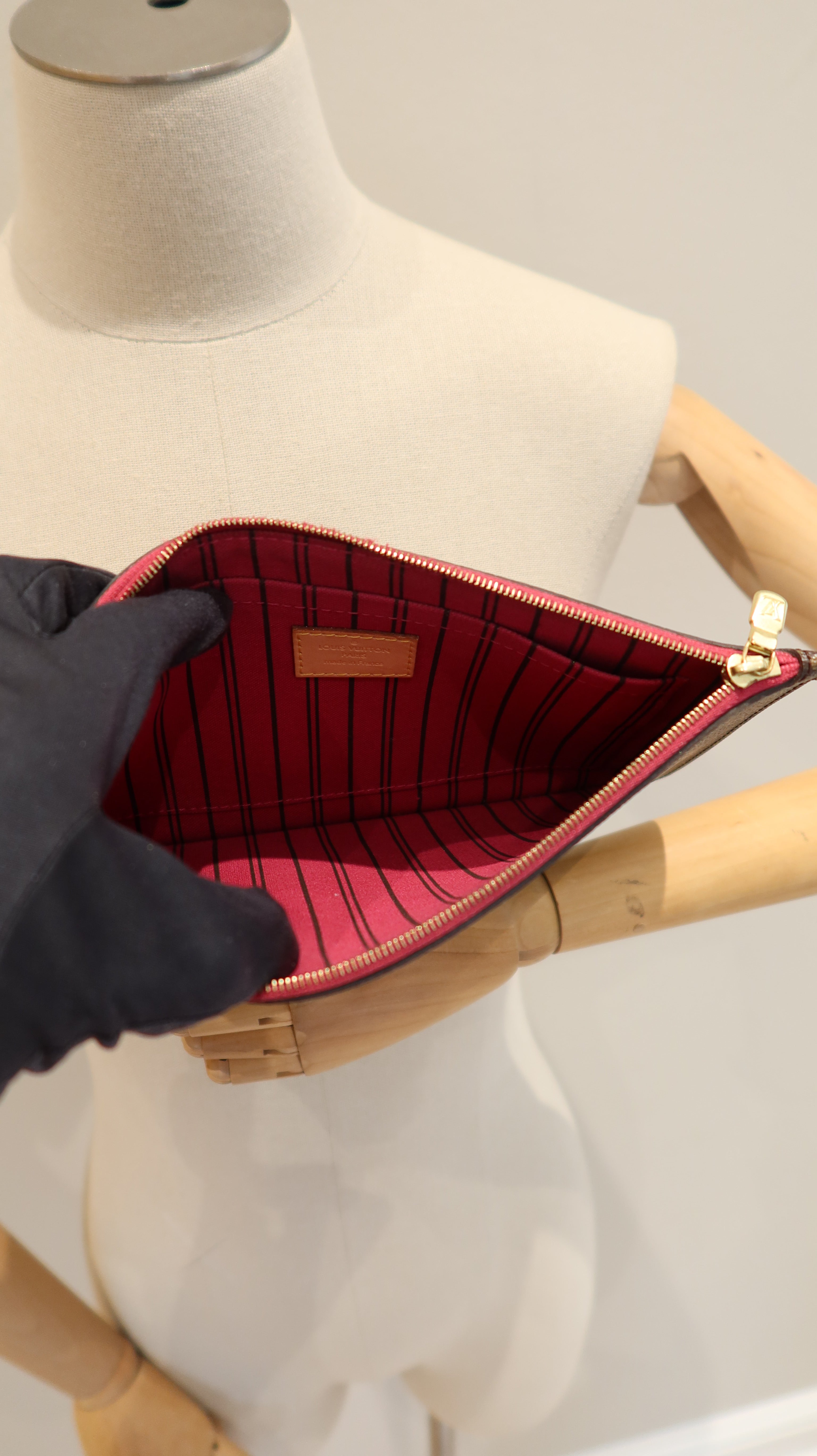 Louis Vuitton Neverfull Pochette