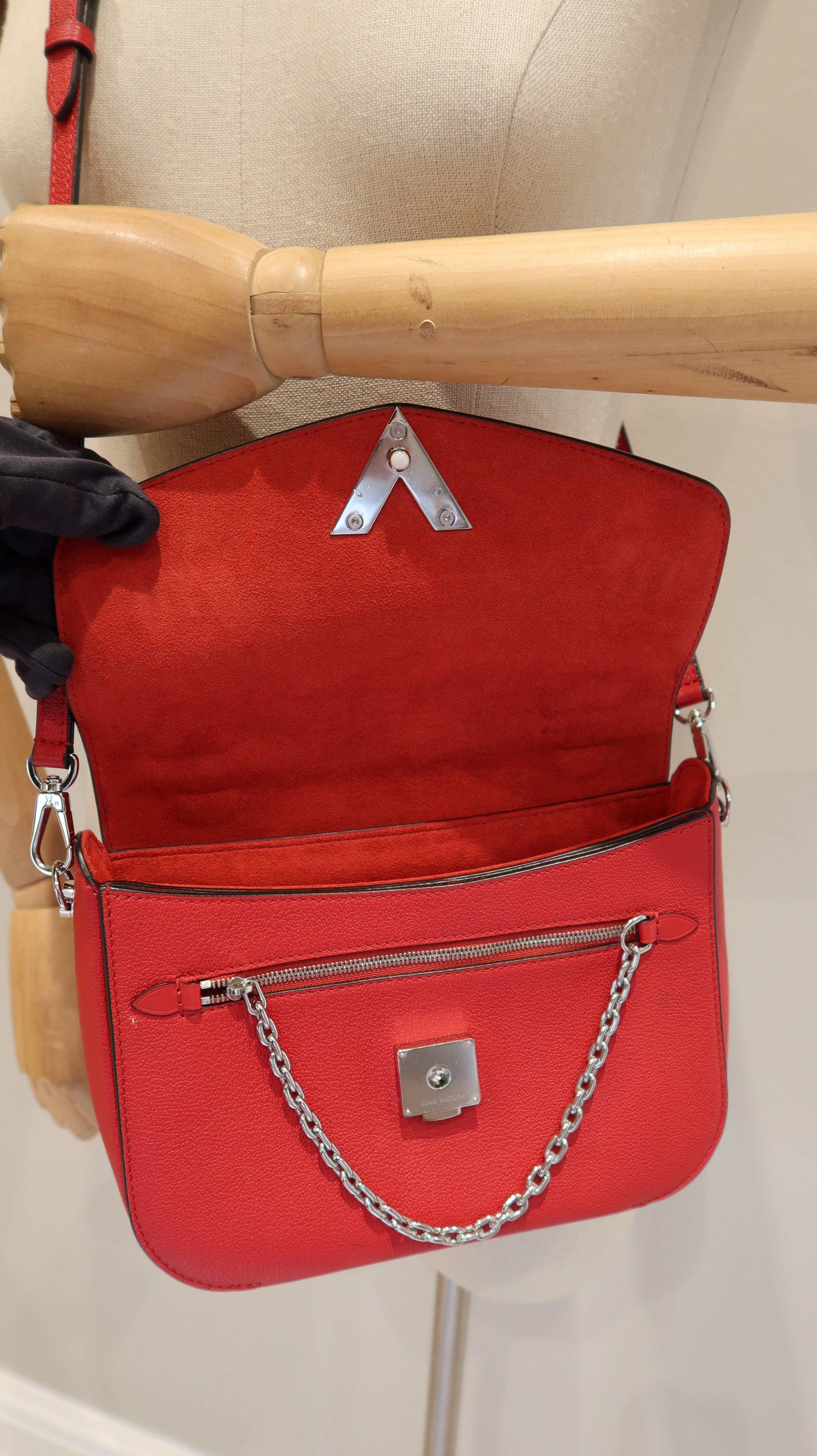 Louis Vuitton Very Messenger Bag