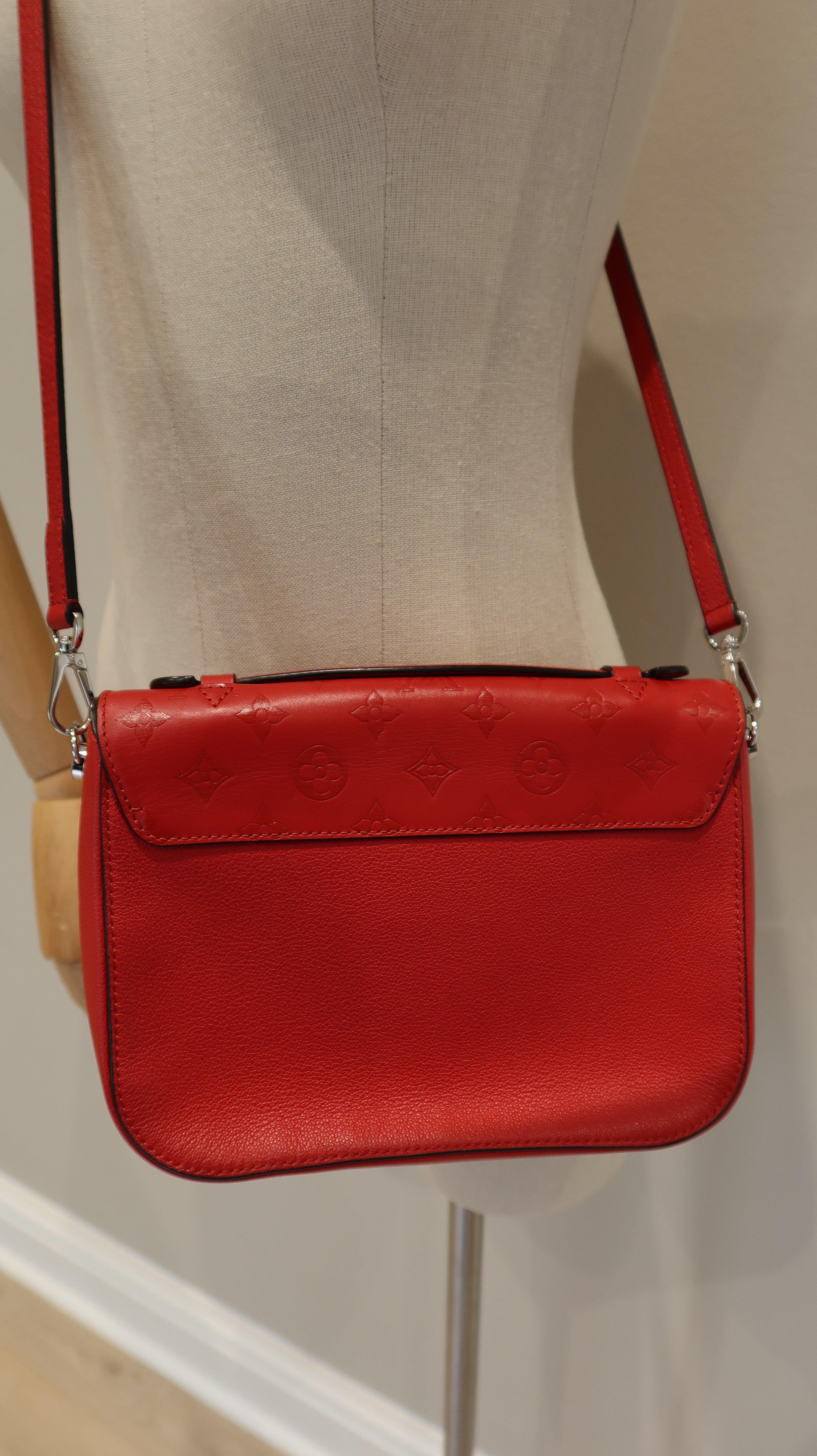 Louis Vuitton Very Messenger Bag