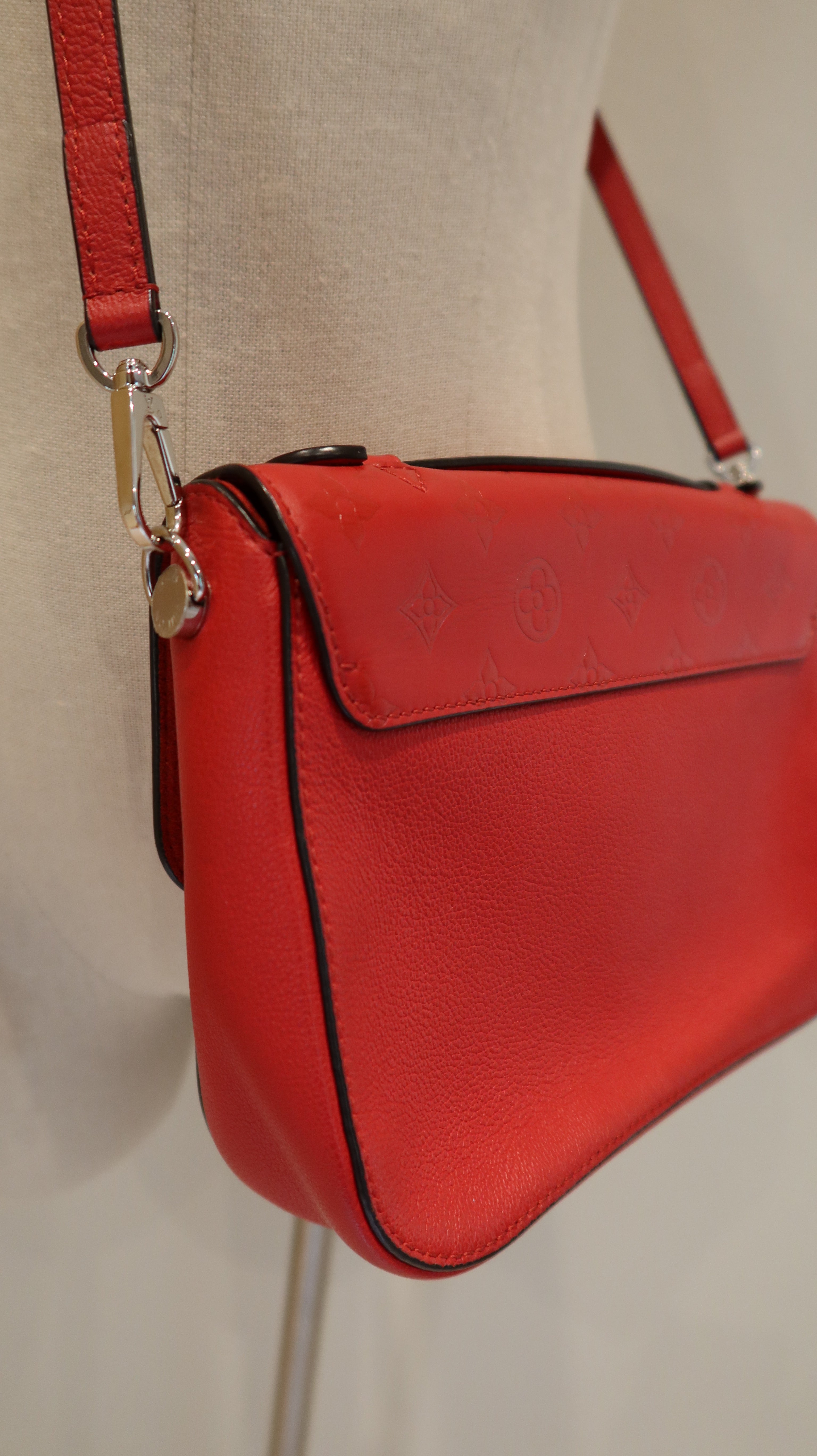 Louis Vuitton Very Messenger Bag