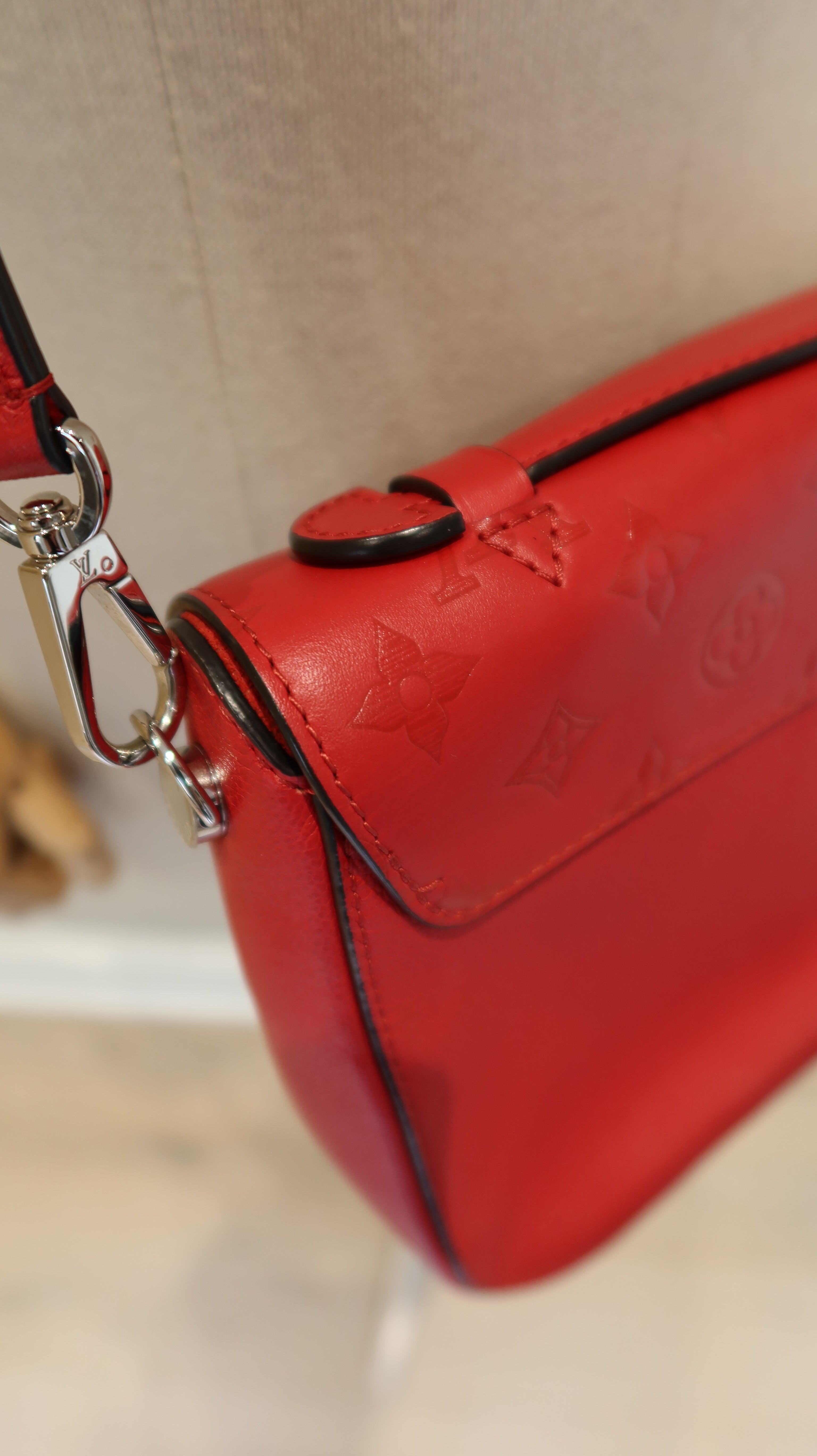 Louis Vuitton Very Messenger Bag