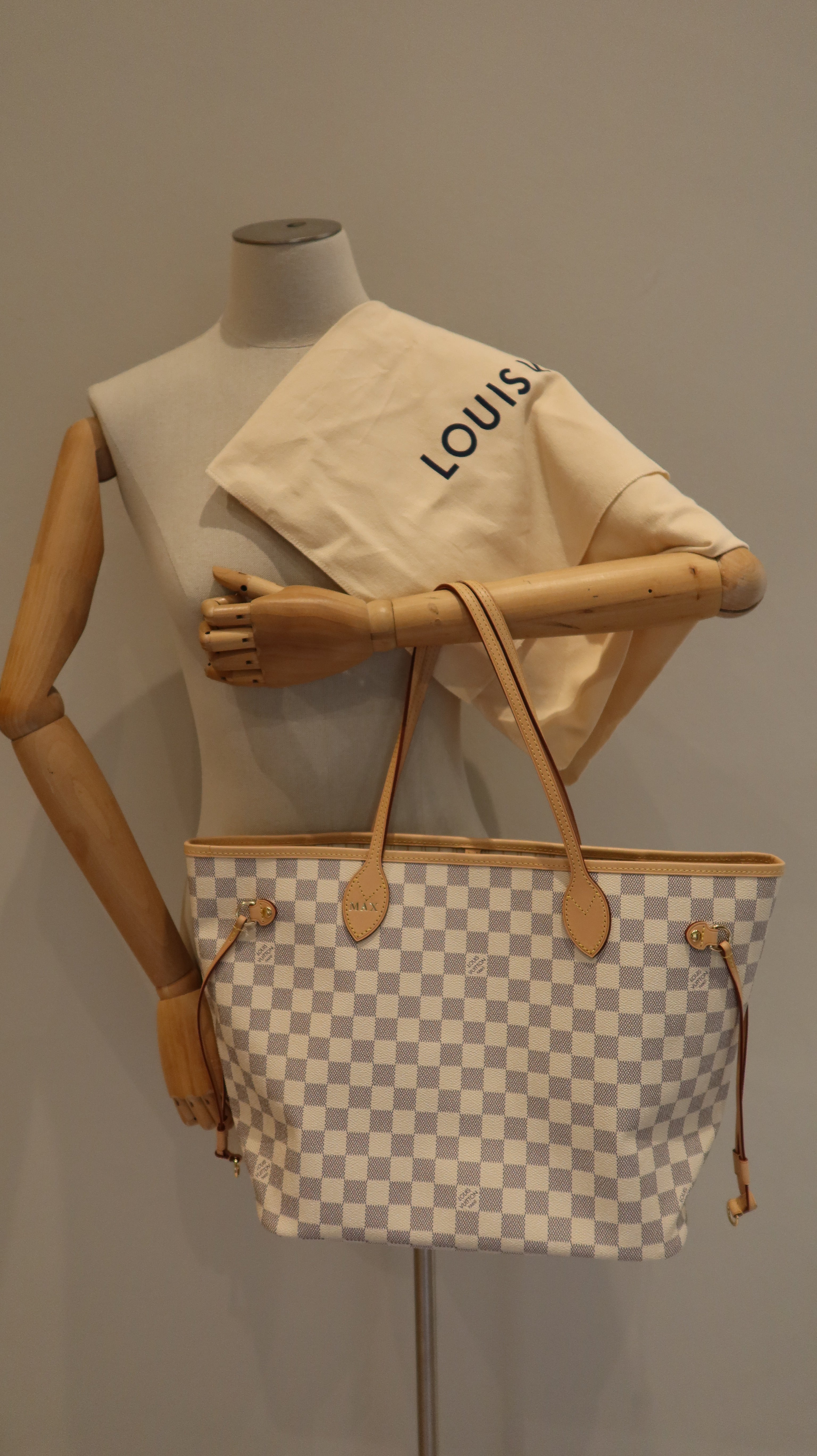 Louis Vuitton Neverfull MM Bag