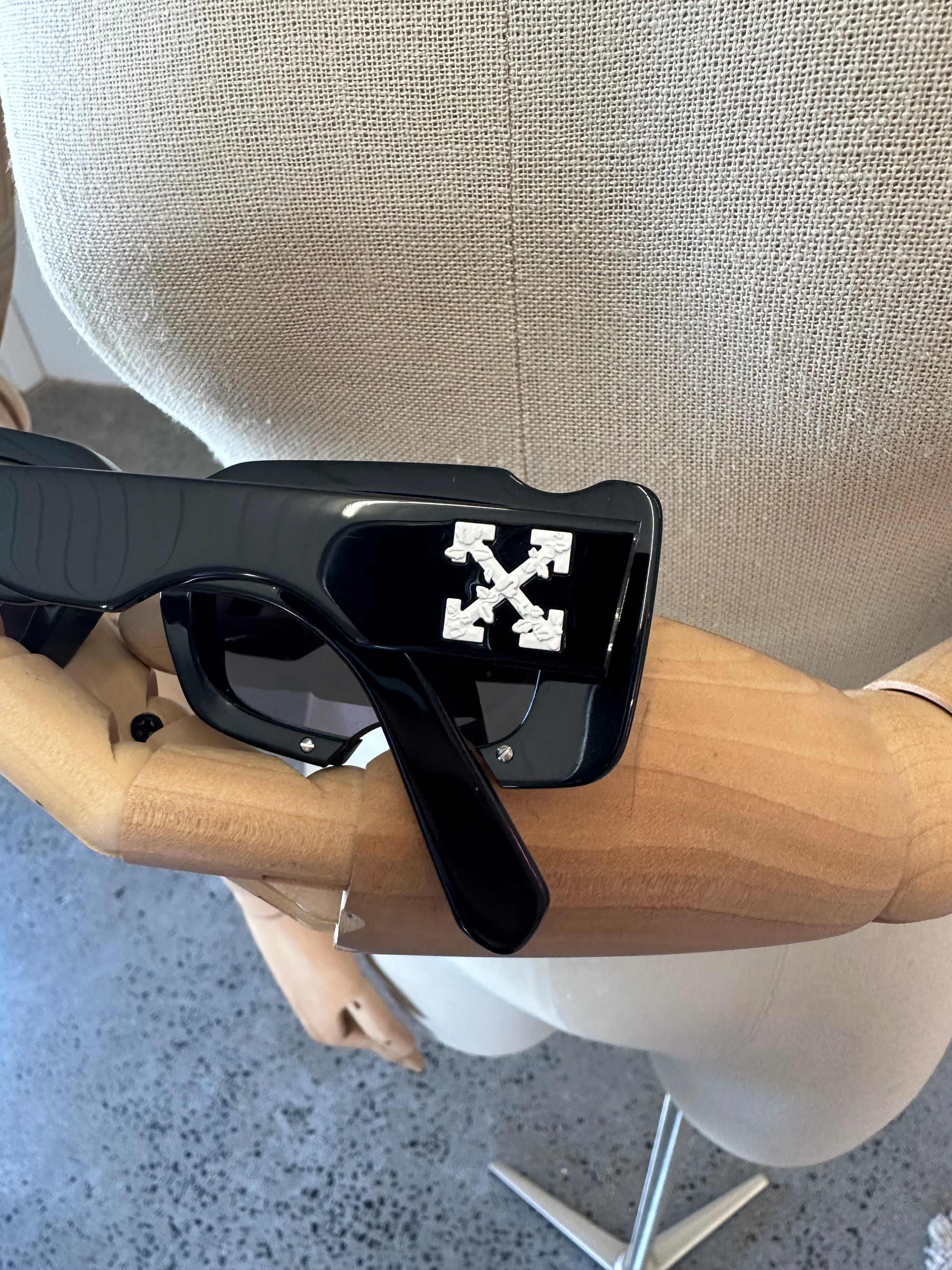 OFF WHITE Sunglasses