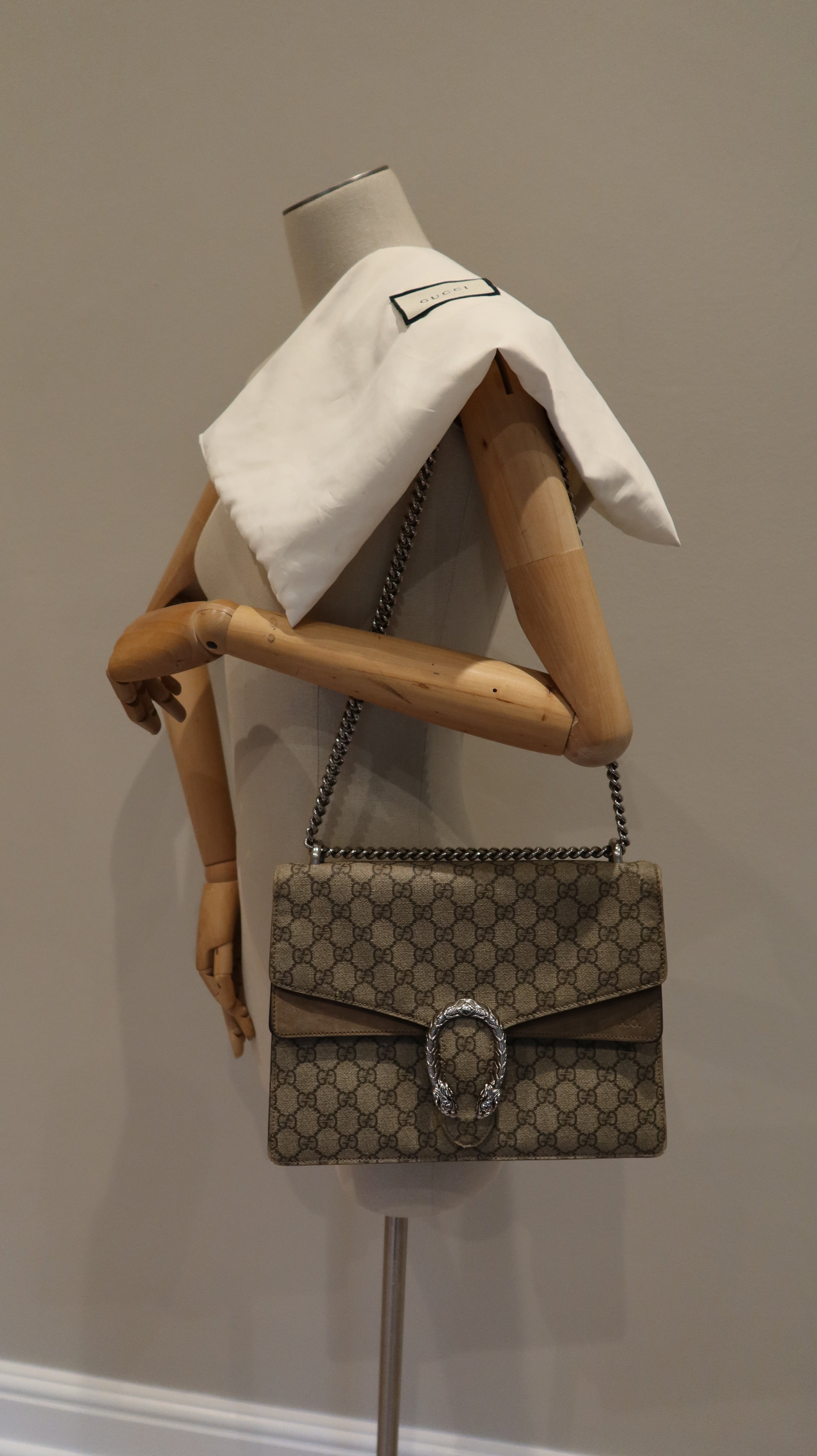 Gucci Dionysus GG Supreme Bag