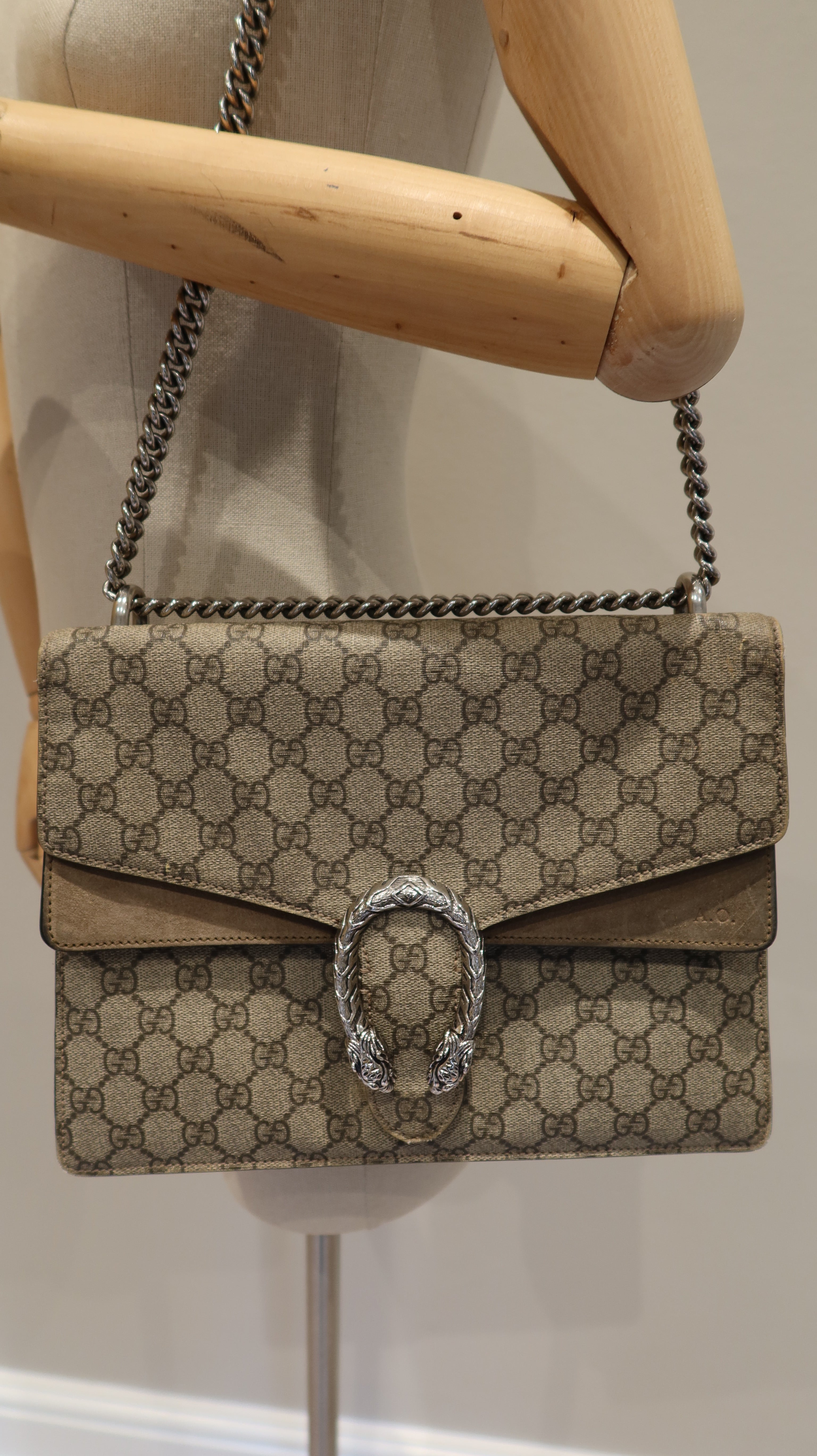 Gucci Dionysus GG Supreme Bag
