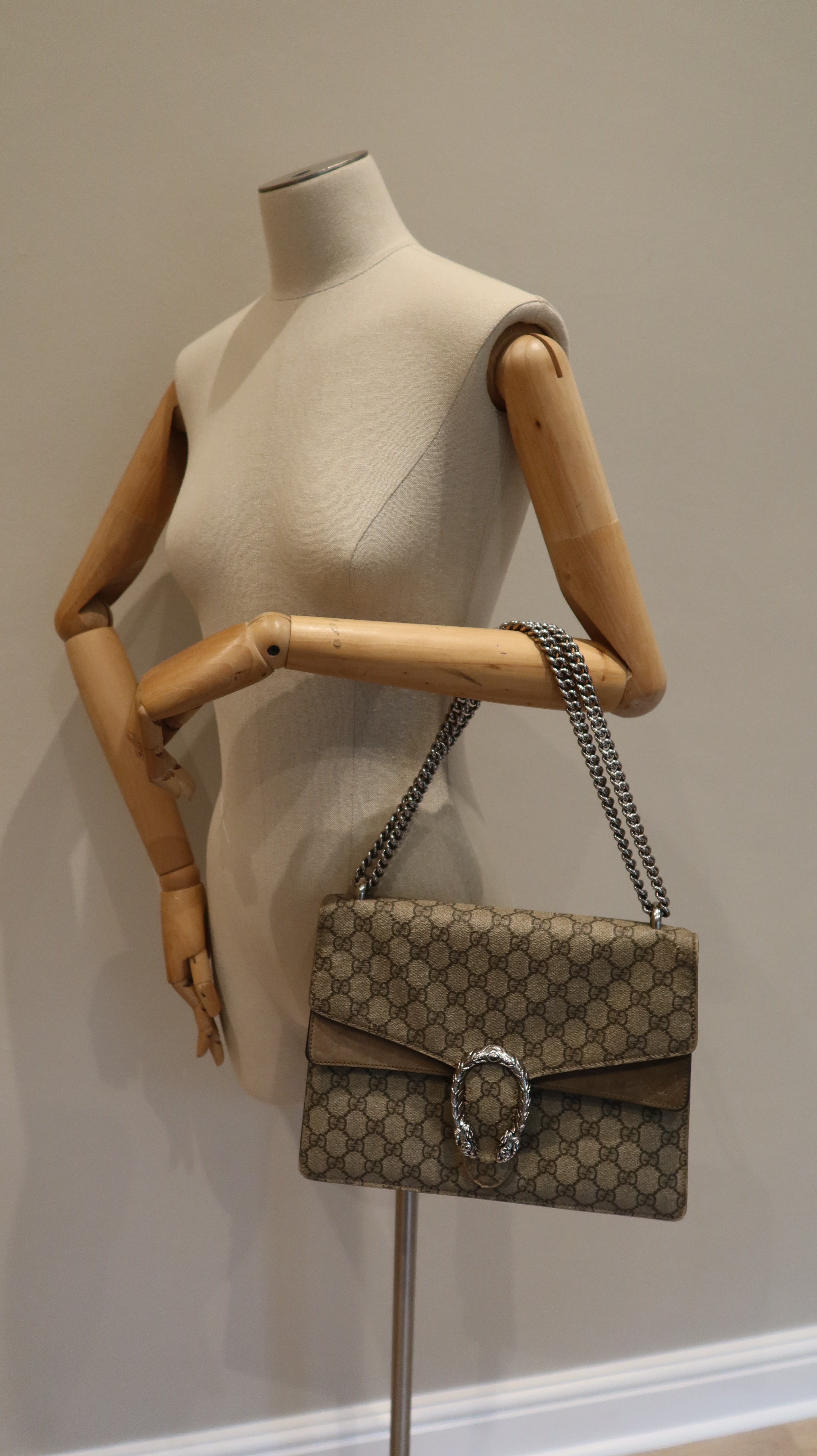 Gucci Dionysus GG Supreme Bag