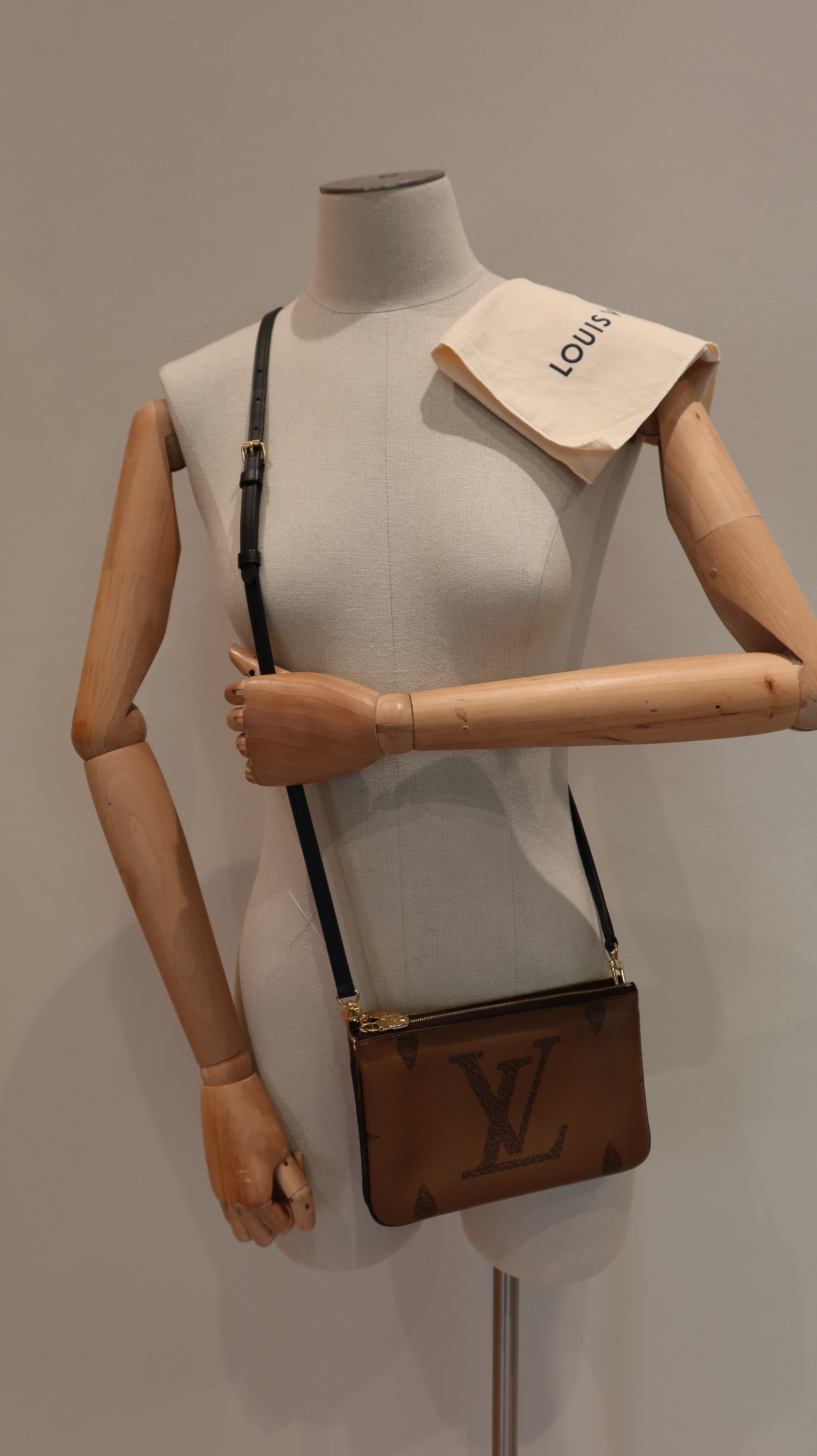 Louis Vuitton Double Zip Pochette