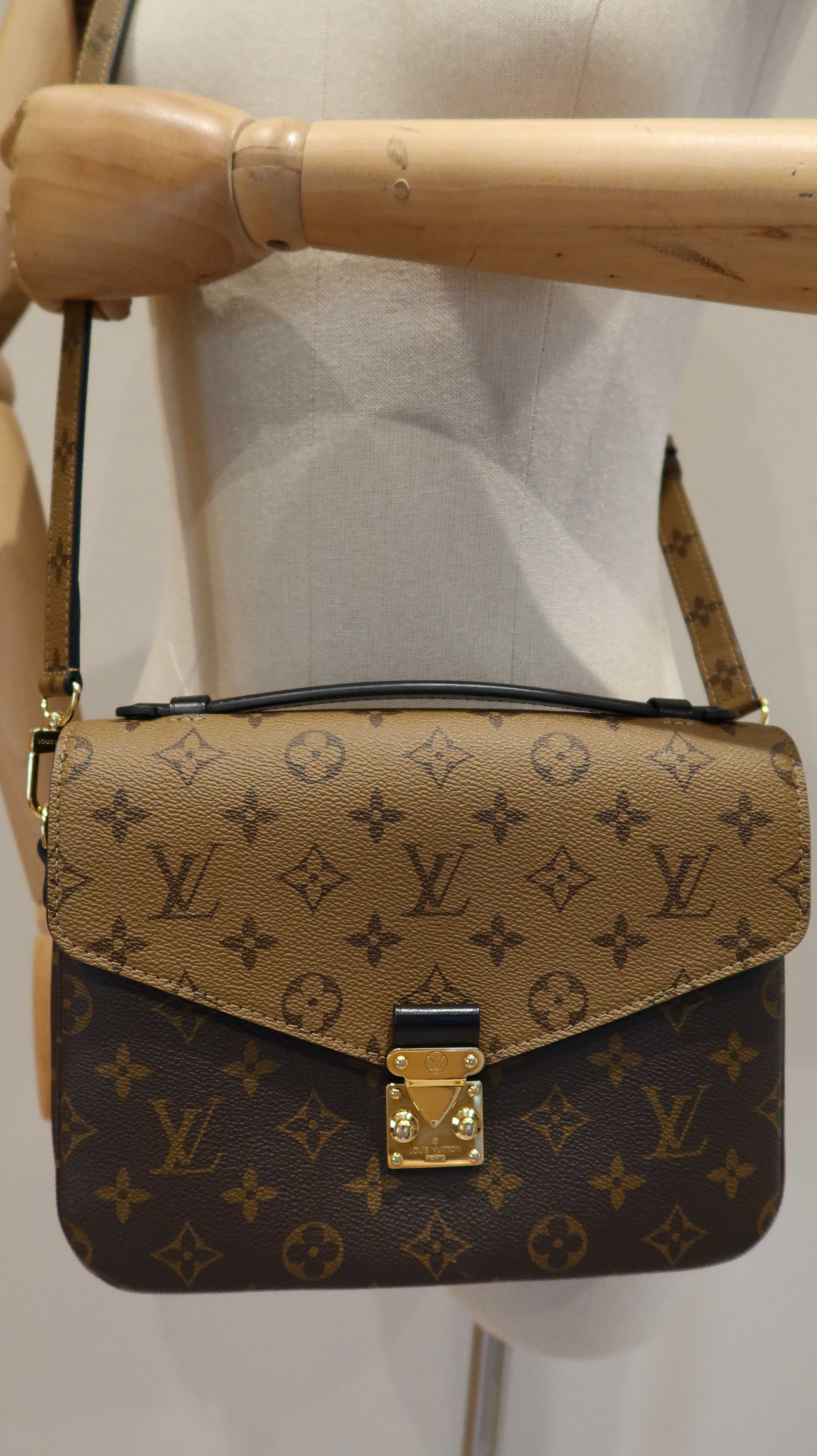 Louis Vuitton Pochette Metis